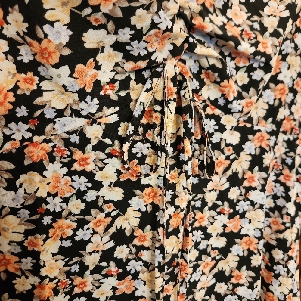 Short Sleeve Floral Midi Dress - Black with Coral and Cream Flowers - Size 6 - Picture 3 of 8